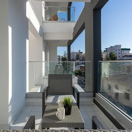 Moon Light 1-bedroom In לרנקה