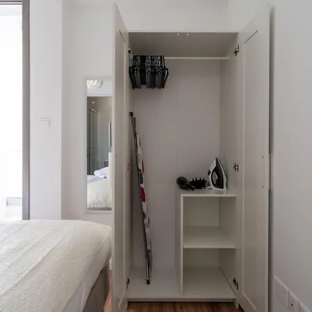Moon Light 1-bedroom In דירה לרנקה