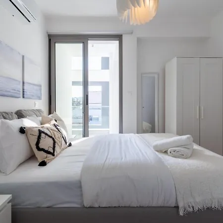 Moon Light 1-bedroom In Apartment *
