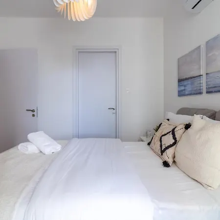 Moon Light 1-bedroom In * לרנקה